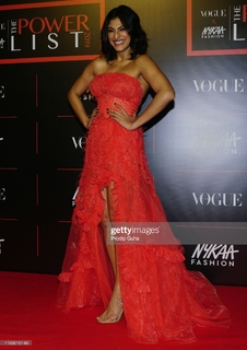 Kubbra Sait feet photo 16