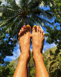 Kubbra Sait feet photo 16