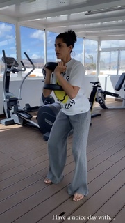 Kubbra Sait feet photo 6