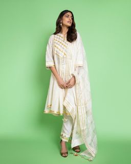 Kubbra Sait feet photo 10
