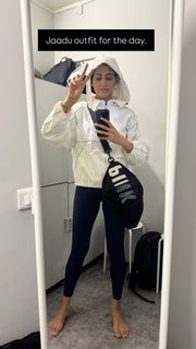 Kubbra Sait feet photo 3
