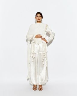 Kubbra Sait feet photo 12