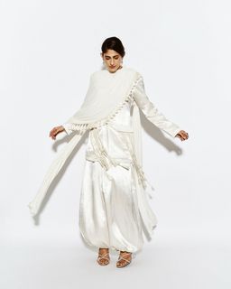 Kubbra Sait feet photo 11