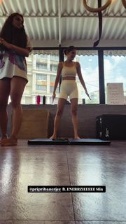 Kubbra Sait feet photo 3