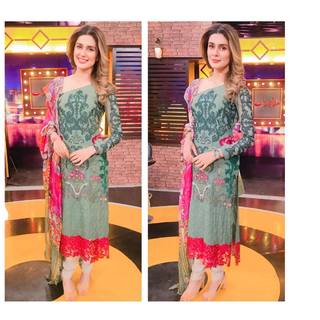 Kubra Khan feet photo 11