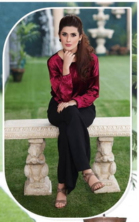 Kubra Khan feet photo 4