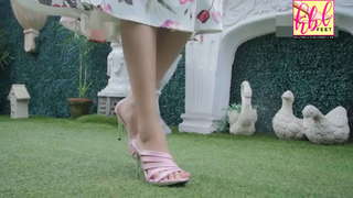 Kubra Khan feet photo 17