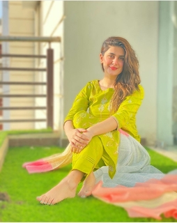 Kubra Khan feet photo 12