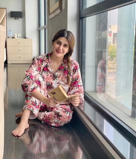 Kubra Khan feet photo 9