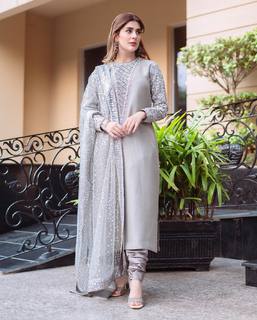 Kubra Khan feet photo 6