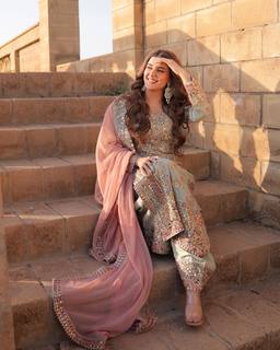 Kubra Khan feet photo 3