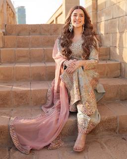 Kubra Khan feet photo 1