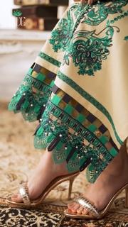 Kubra Khan feet photo 4