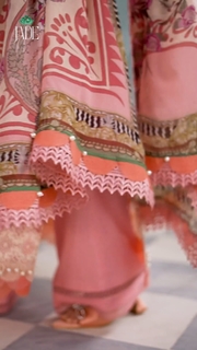 Kubra Khan feet photo 17