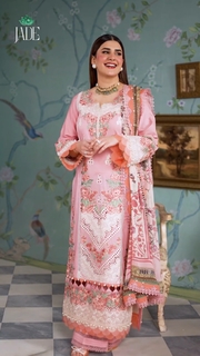 Kubra Khan feet photo 14