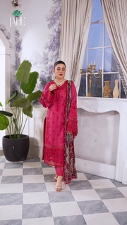 Kubra Khan feet photo 3