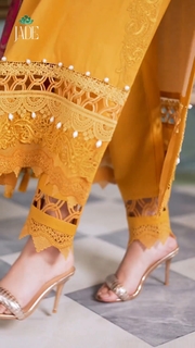 Kubra Khan feet photo 17