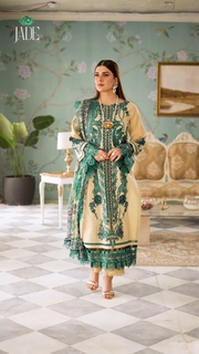 Kubra Khan feet photo 13