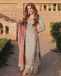 Kubra Khan feet photo 5