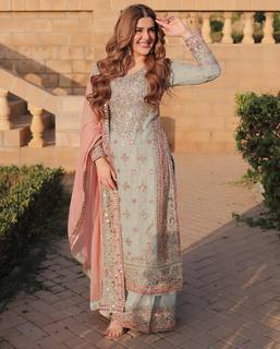 Kubra Khan feet photo 4