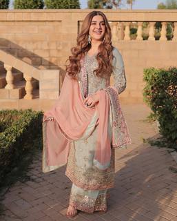 Kubra Khan feet photo 2