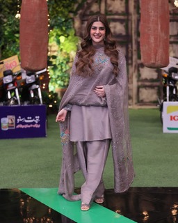 Kubra Khan feet photo 1