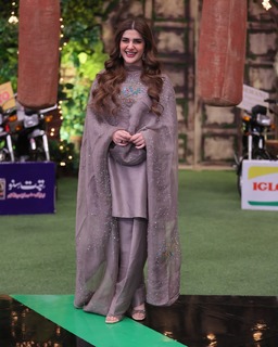 Kubra Khan feet photo 20