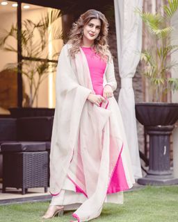 Kubra Khan feet photo 13