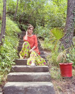 Kubra Khan feet photo 8