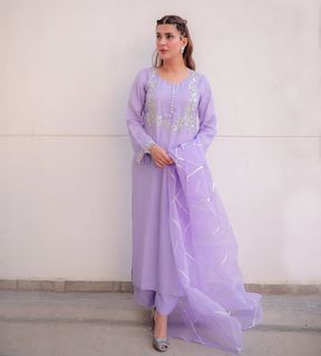 Kubra Khan feet photo 20