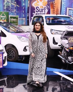 Kubra Khan feet photo 19