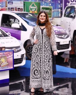 Kubra Khan feet photo 15
