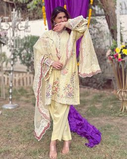 Kubra Khan feet photo 12