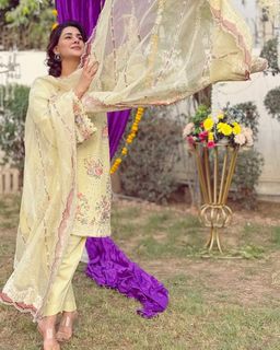 Kubra Khan feet photo 11