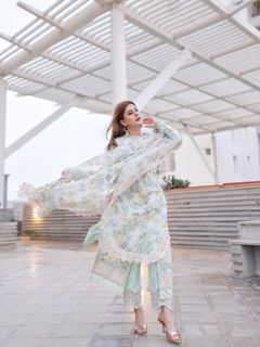 Kubra Khan feet photo 9