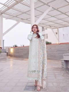 Kubra Khan feet photo 8