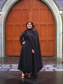 Kubra Khan feet photo 4