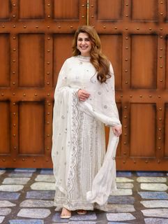 Kubra Khan feet photo 1