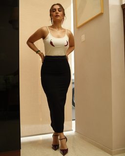 Kusha Kapila feet photo 8