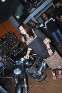 Kushboo feet photo 5