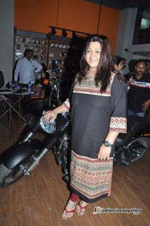 Kushboo feet photo 5