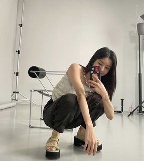 Kwon Eun-bi feet photo thumbnail