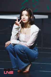 Kwon Eun-bi feet photo thumbnail