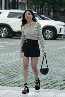 Kwon Eun-bi feet photo thumbnail