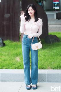 Kwon Eun-bi feet photo thumbnail