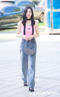Kwon Eun-bi feet photo thumbnail