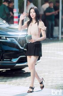 Kwon Eun-bi feet photo thumbnail