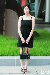 Kwon Eun-bi feet photo thumbnail