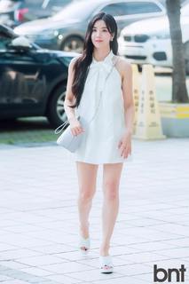 Kwon Eun-bi feet photo thumbnail