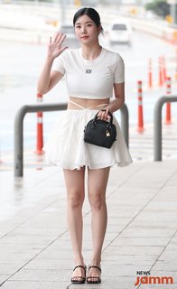 Kwon Eun-bi feet photo thumbnail